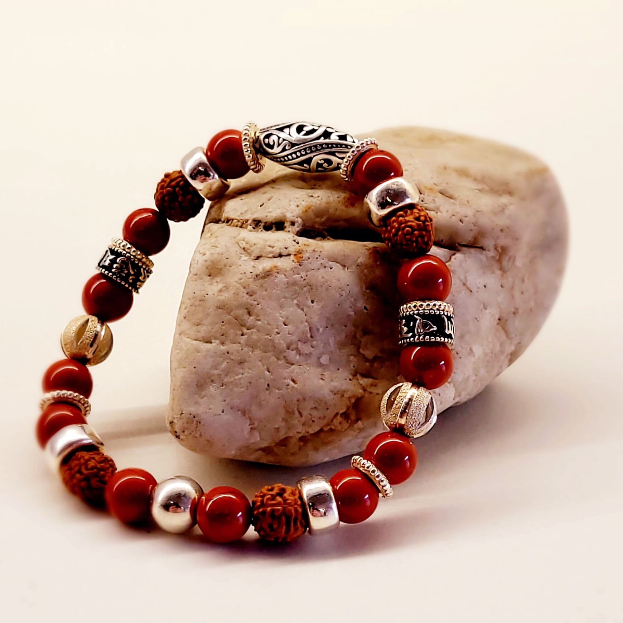 Diaspro rosso, pietra tibetana, argento 925, seme di rudraksha